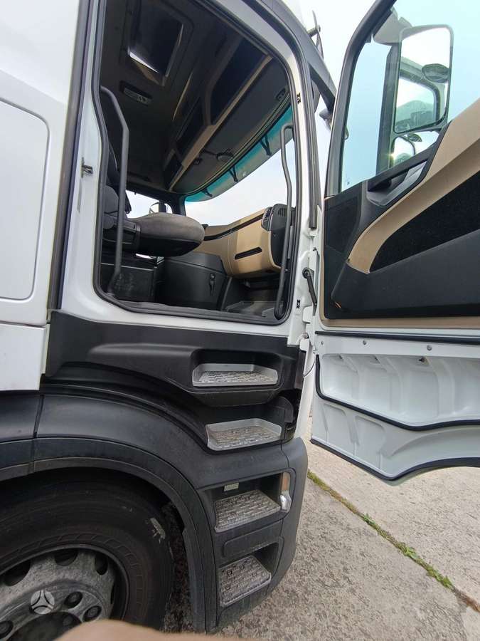 Mercedes-Benz Actros L Pro Cab 1845, double sleeper