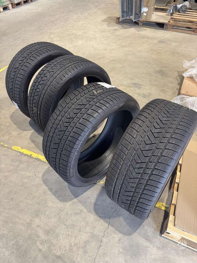 Pirelli Scorpion Winter, žieminės 285/35 R22