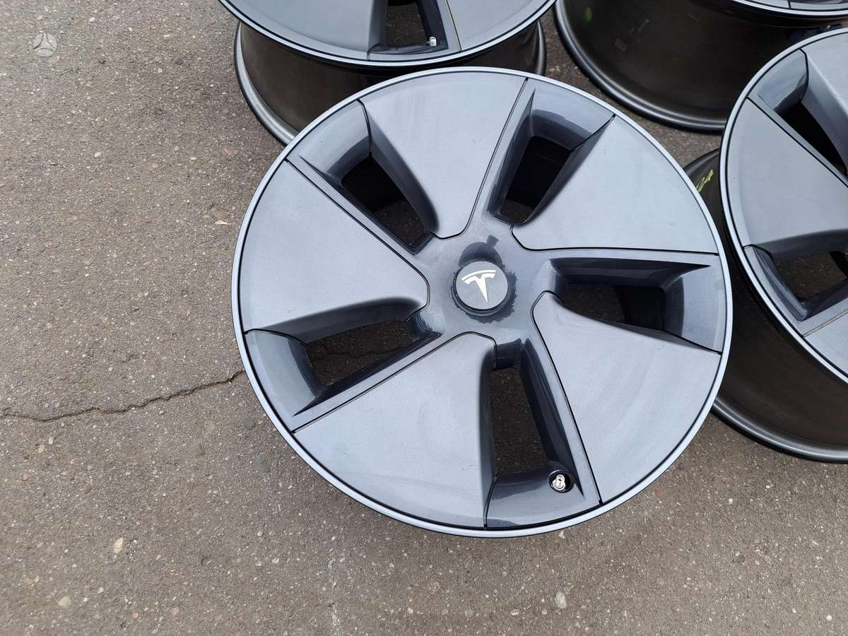 TESLA Model3, light alloy, R18
