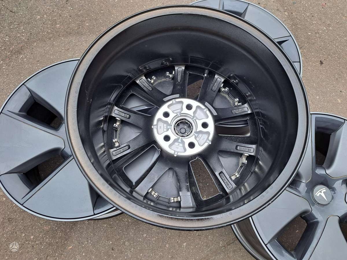 TESLA Model3, lengvojo lydinio, R18