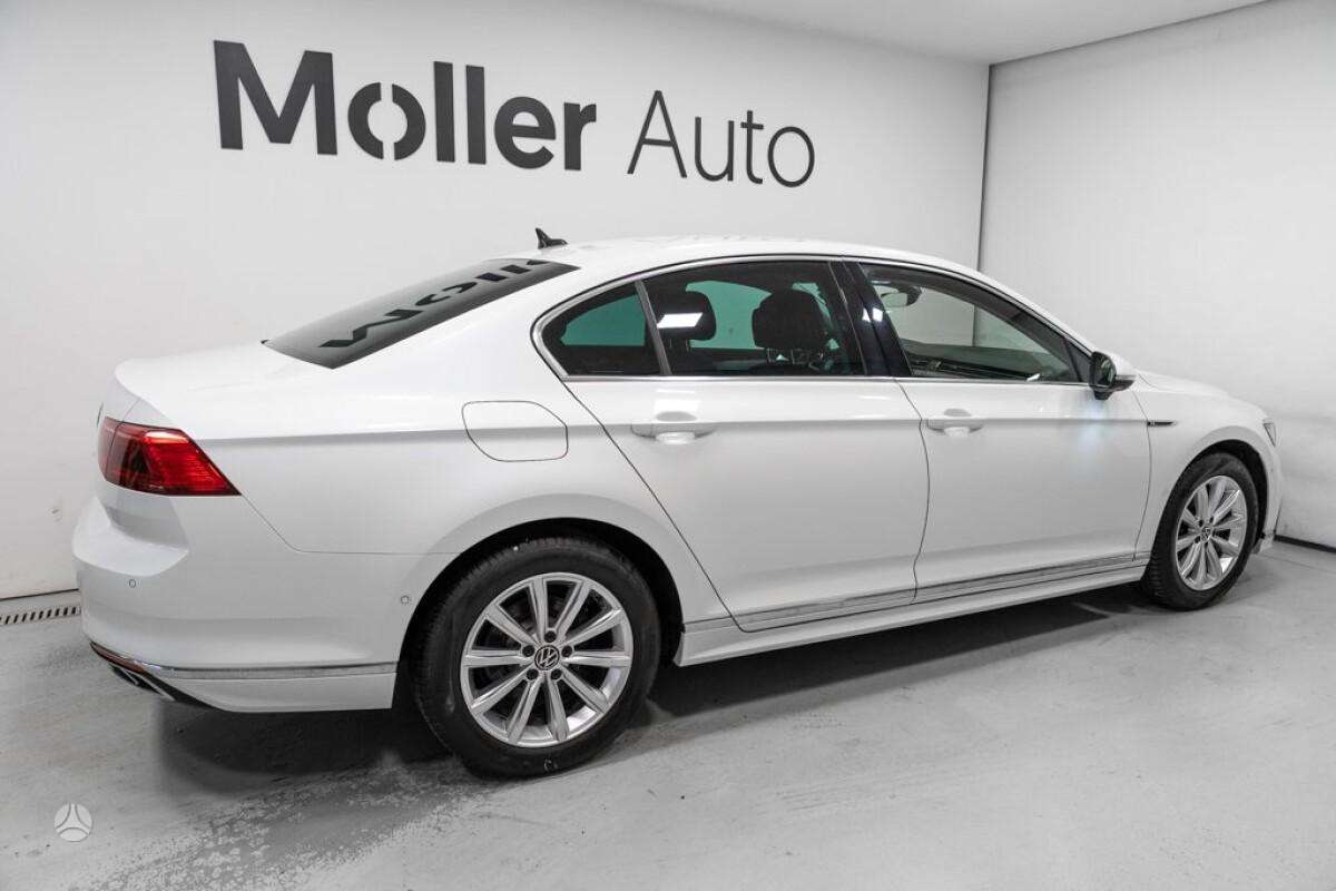 Volkswagen Passat - 4