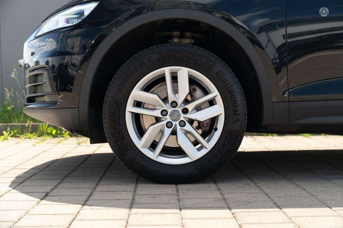 Audi Q5, 2.0 l., off-road / crossover