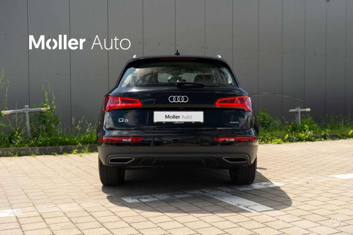 Audi Q5, 2.0 l., off-road / crossover