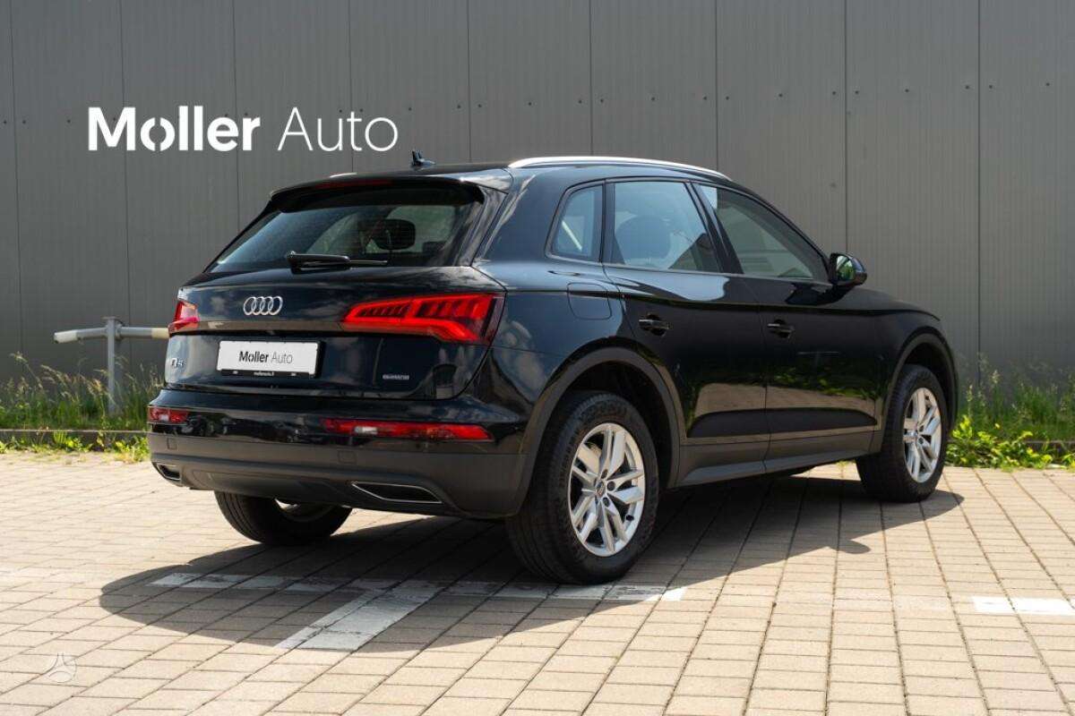 Audi Q5, 2.0 l., off-road / crossover