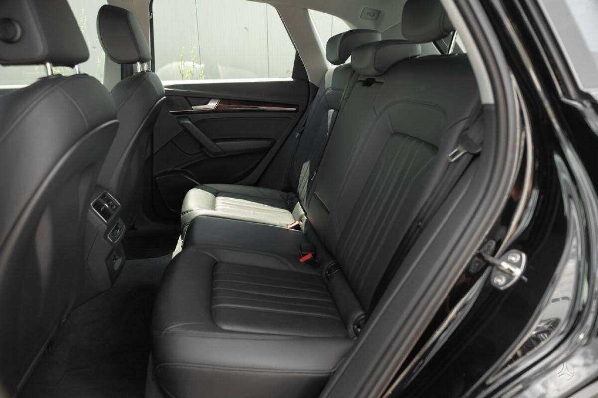 Audi Q5, 2.0 l., off-road / crossover