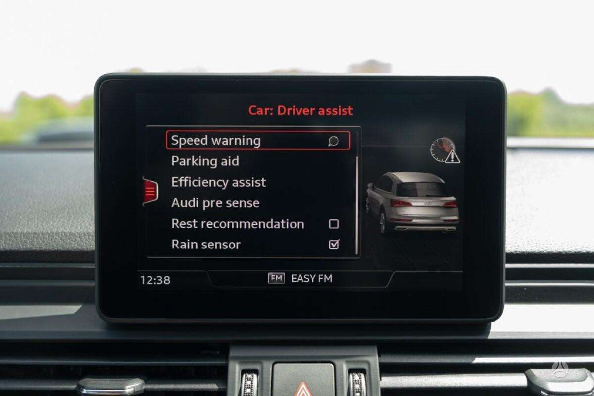 Audi Q5, 2.0 l., off-road / crossover