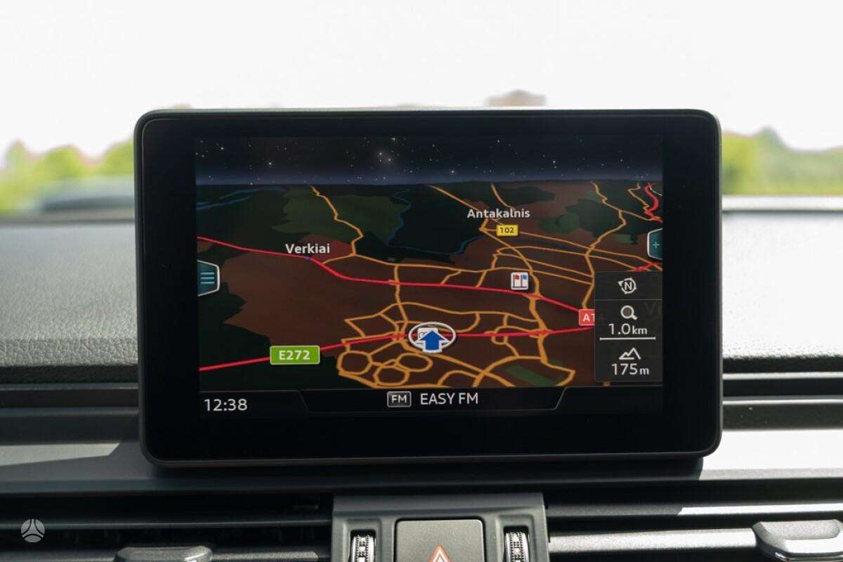 Audi Q5, 2.0 l., off-road / crossover