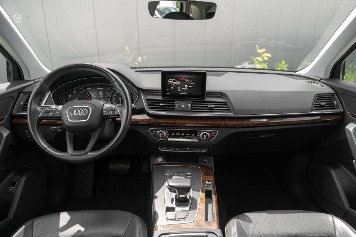 Audi Q5, 2.0 l., off-road / crossover