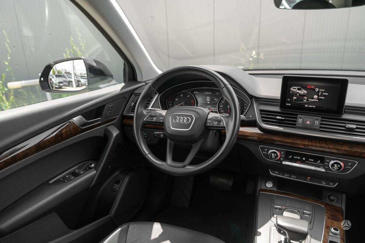 Audi Q5, 2.0 l., off-road / crossover