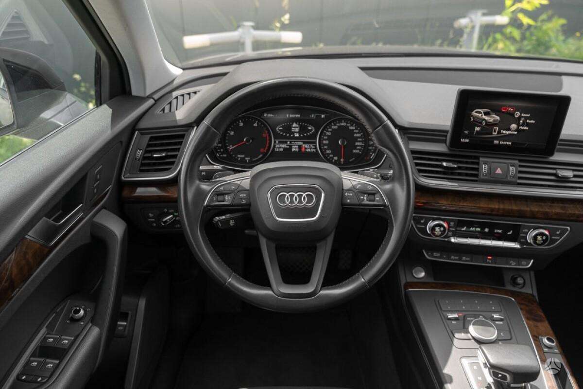 Audi Q5, 2.0 l., off-road / crossover