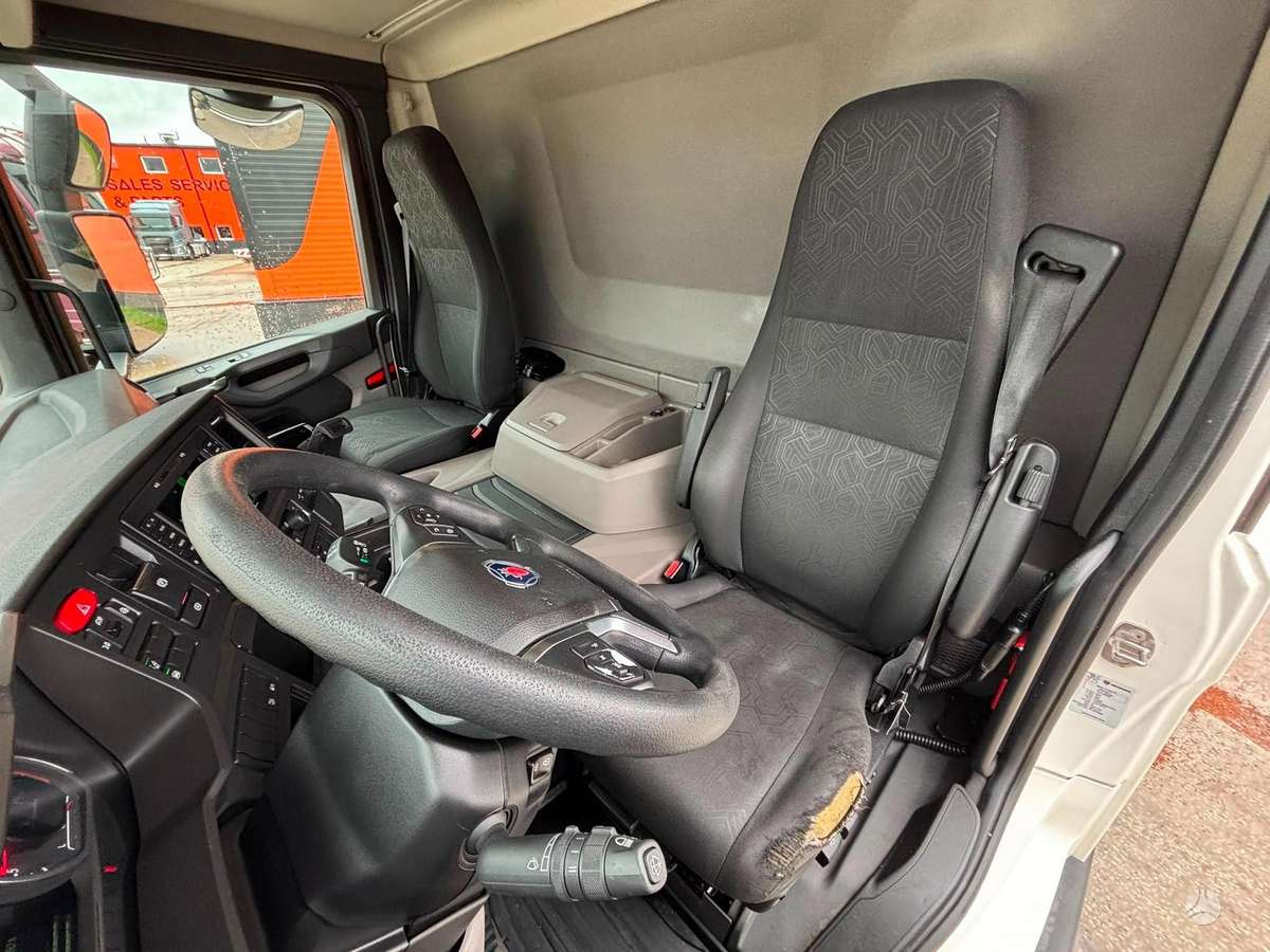Scania P 220 4x2, box trucks / box vans