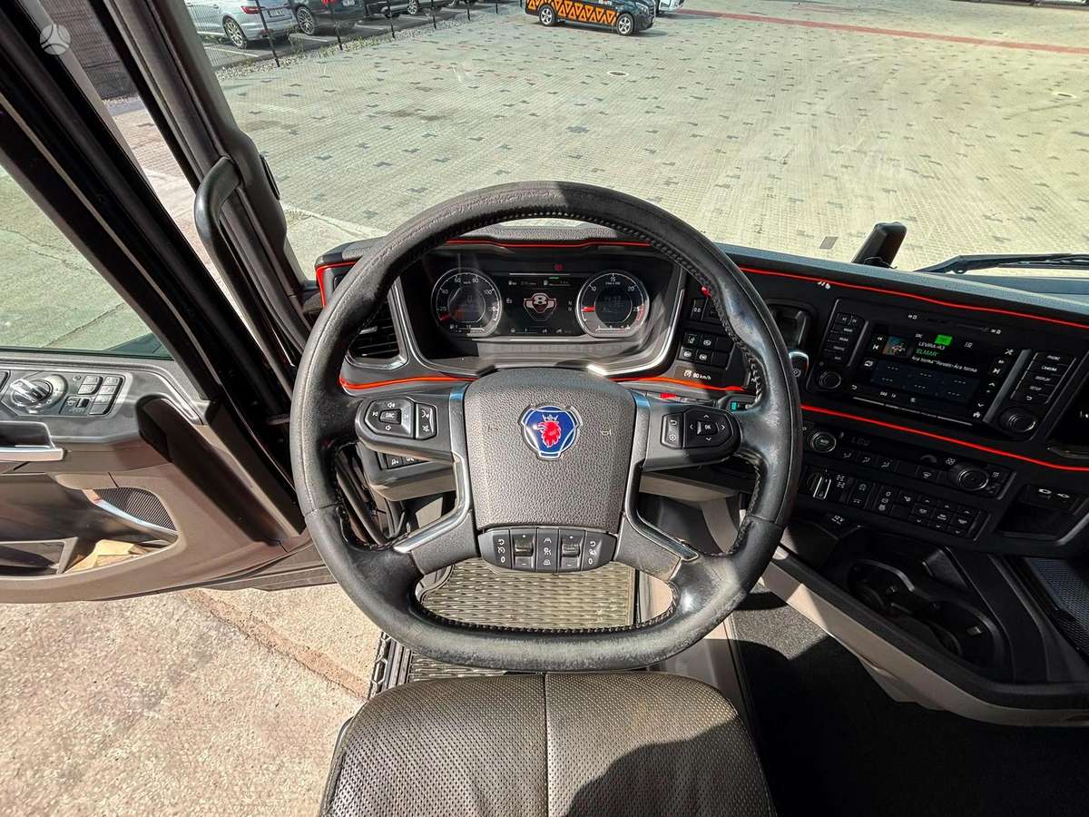 Scania R 650 6x4, single sleeper