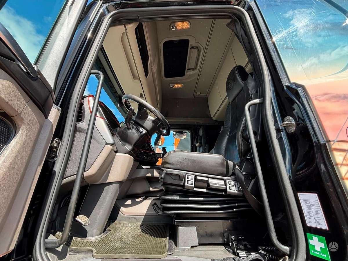 Scania R 650 6x4, single sleeper