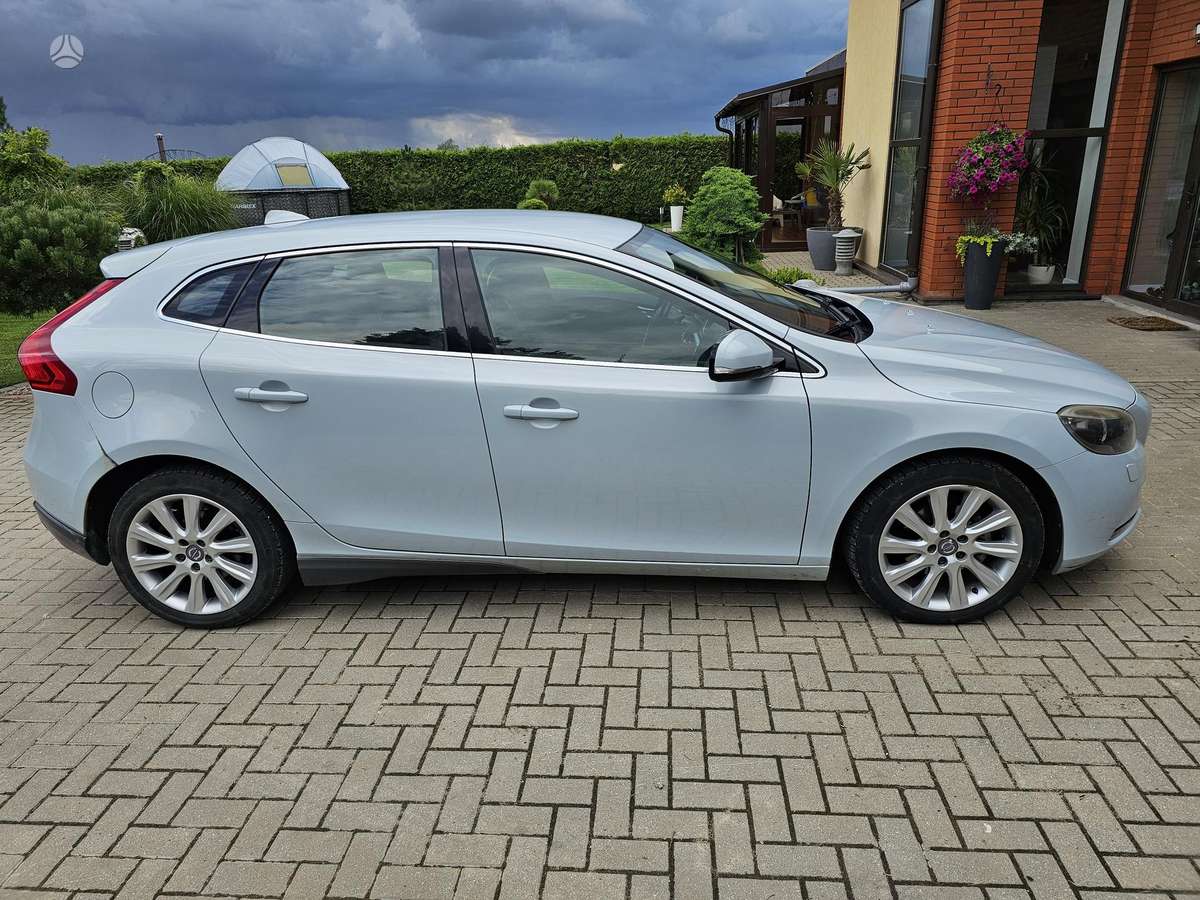 Volvo V40, 1.6 l., Хэтчбек