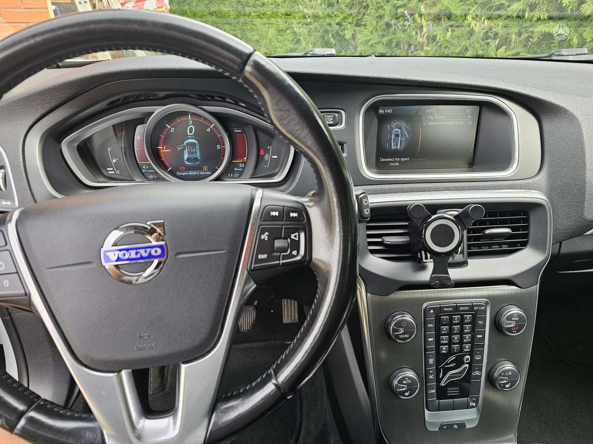 Volvo V40, 1.6 l., Хэтчбек