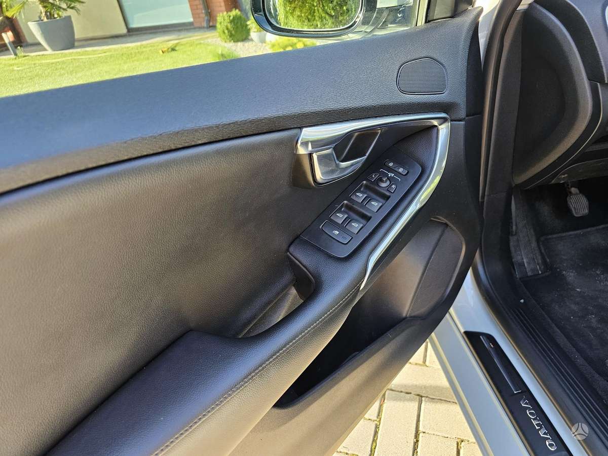 Volvo V40, 1.6 l., Хэтчбек