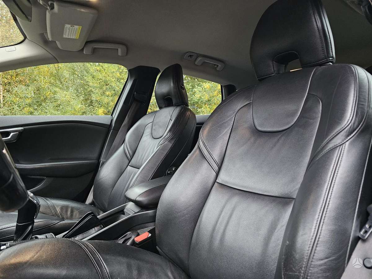 Volvo V40, 1.6 l., Хэтчбек