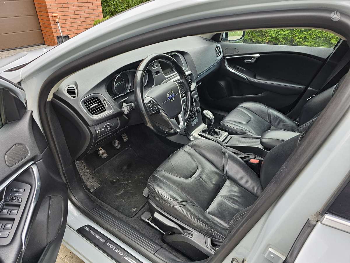 Volvo V40, 1.6 l., Хэтчбек