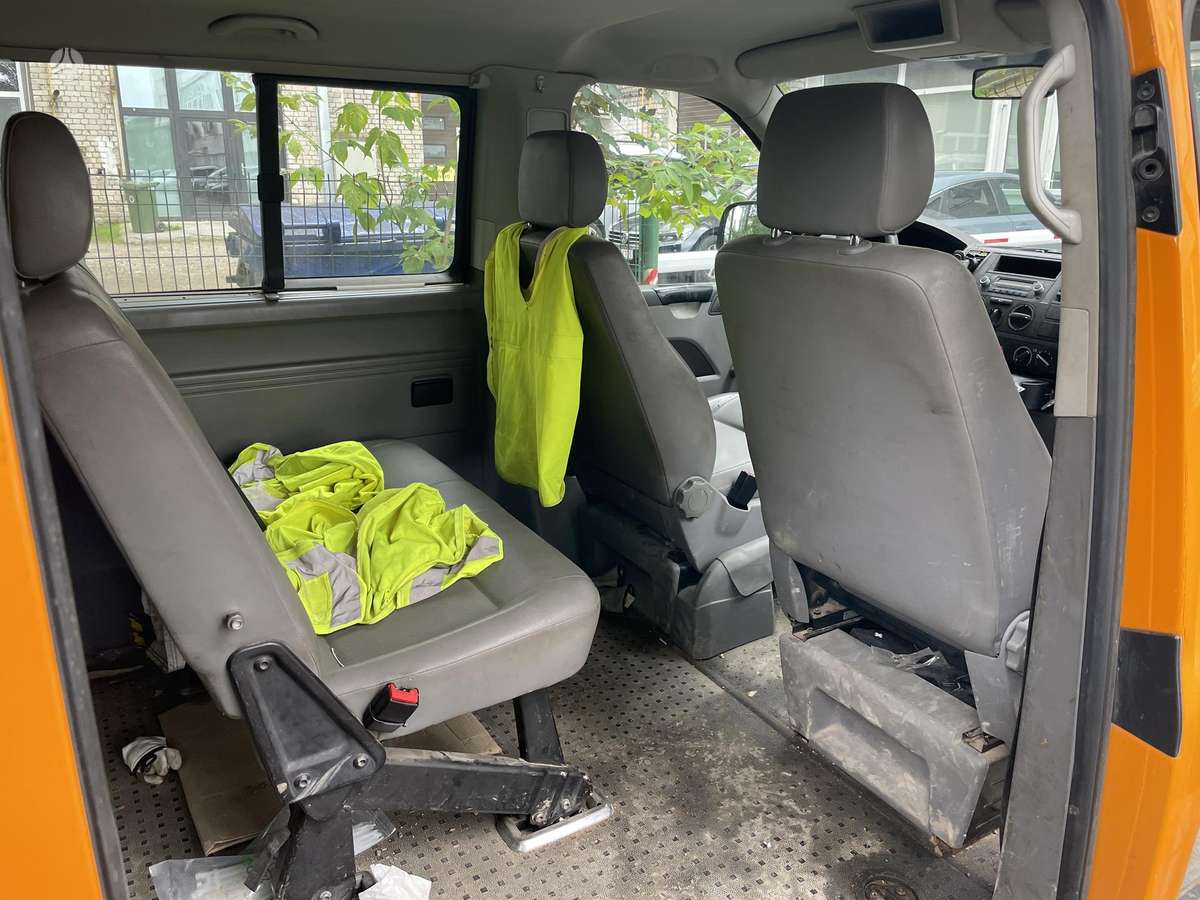 Volkswagen Caravelle - 4