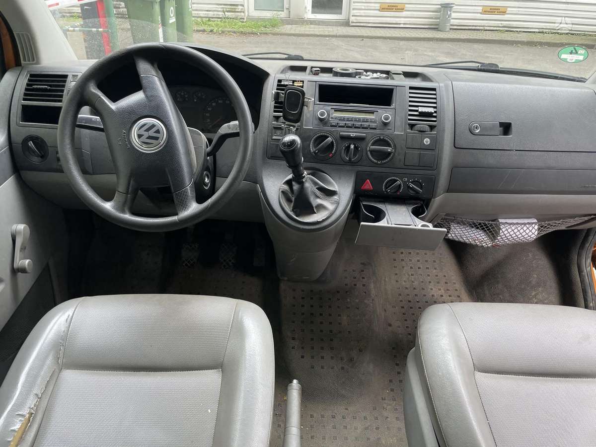 Volkswagen Caravelle - 5