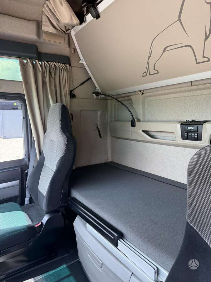 MAN TGX 26.400, auto transporters