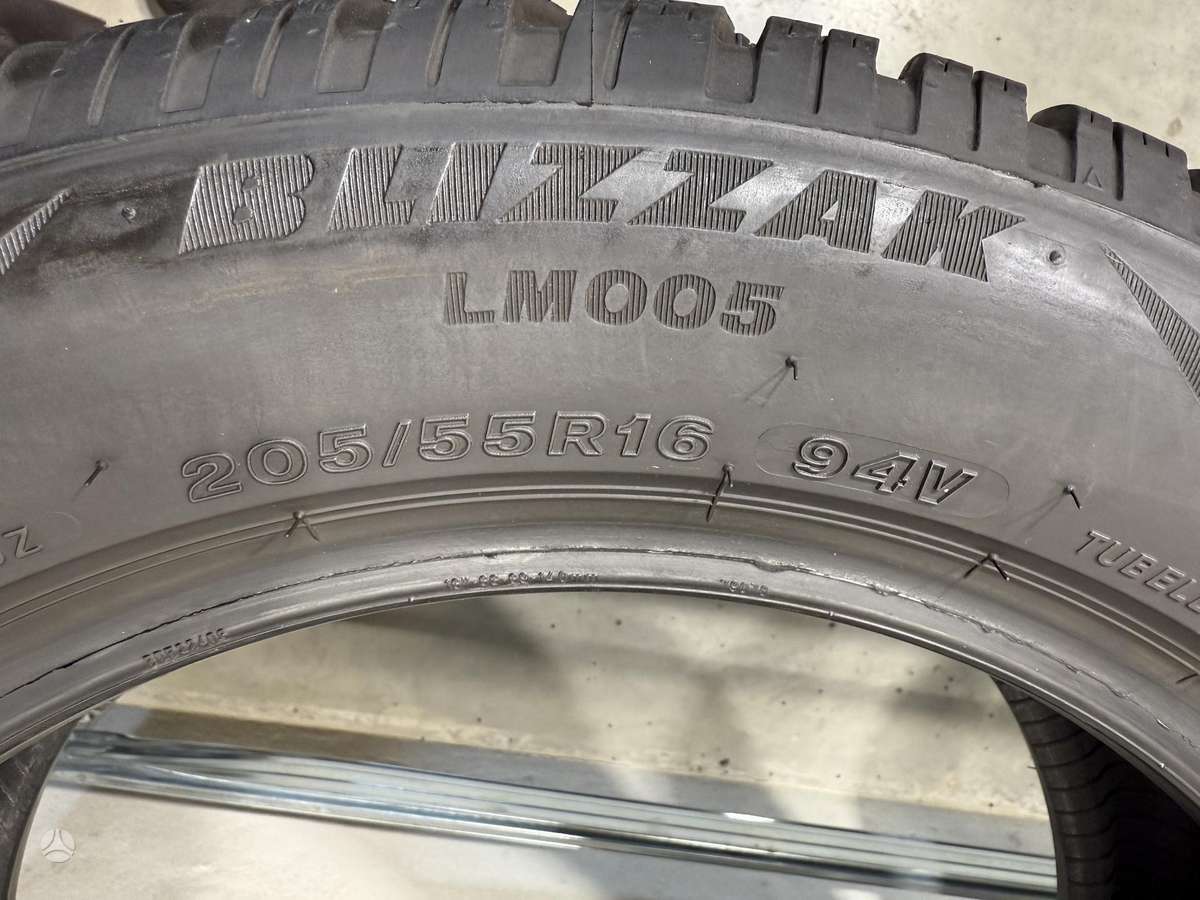 Bridgestone Blizzak lm005, winter 205/55 R16