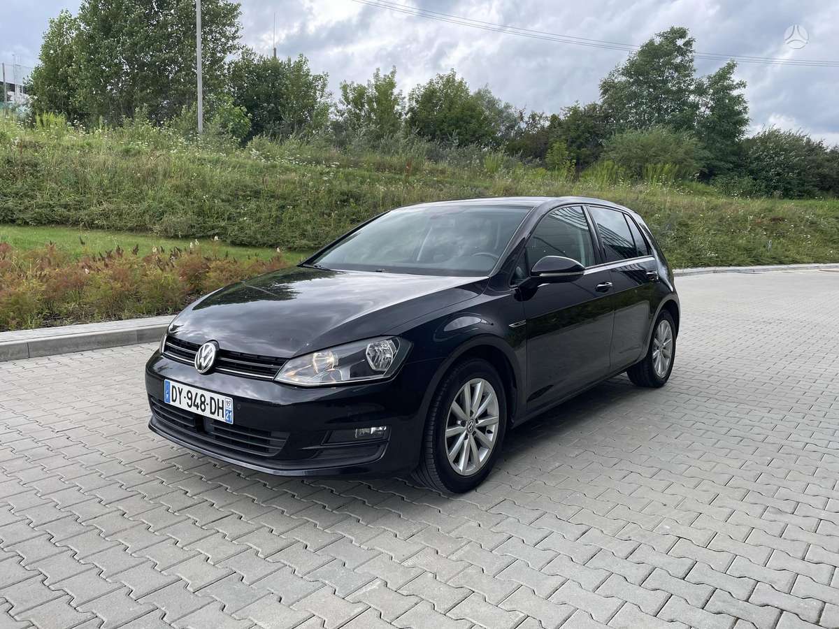 Volkswagen Golf - 1