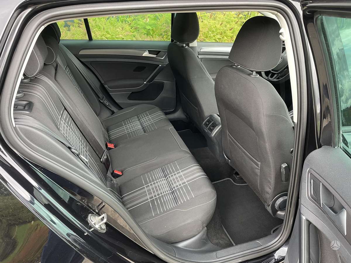 Volkswagen Golf - 9