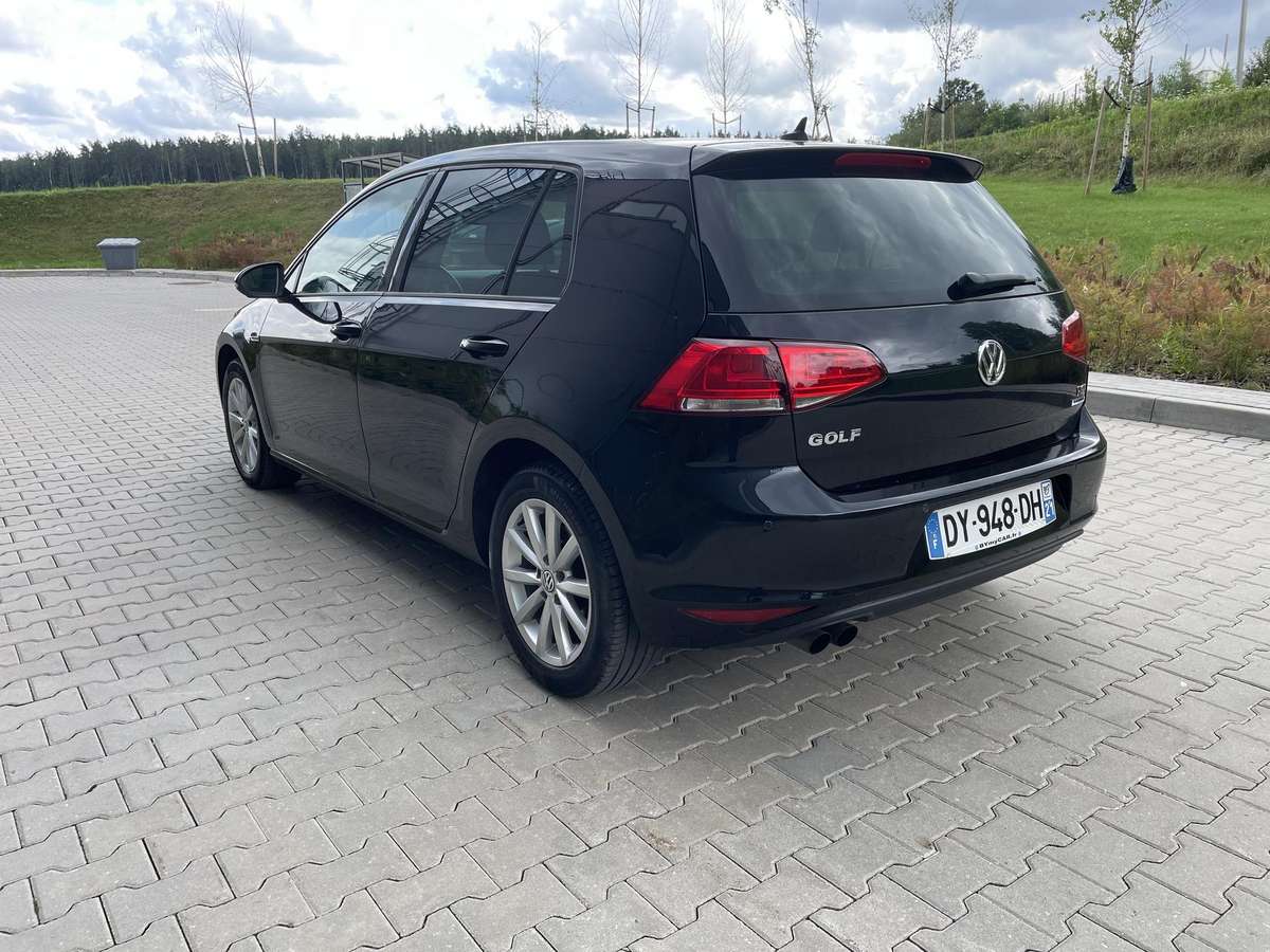 Volkswagen Golf - 6