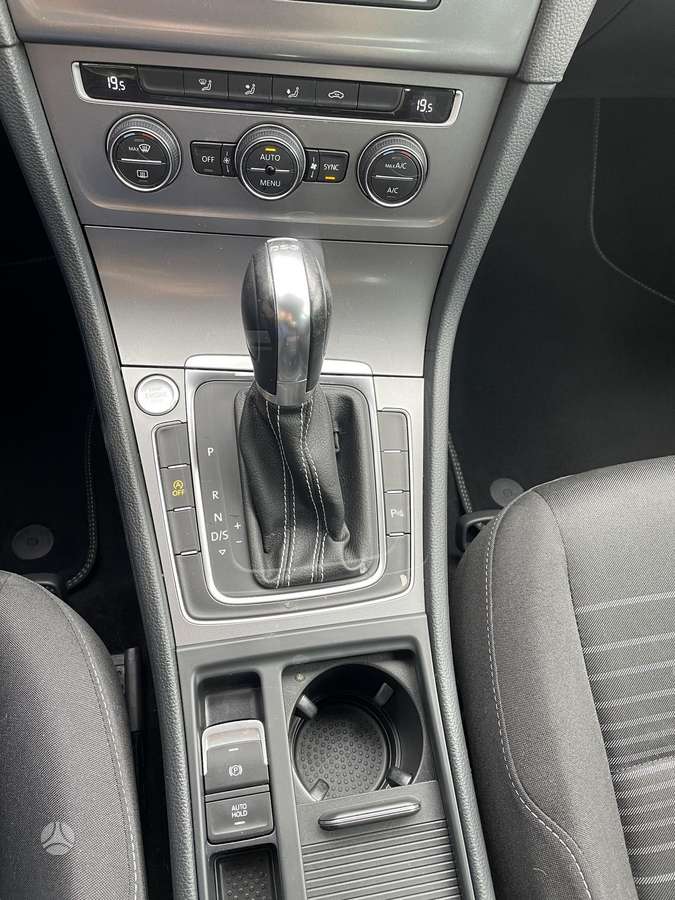 Volkswagen Golf - 12
