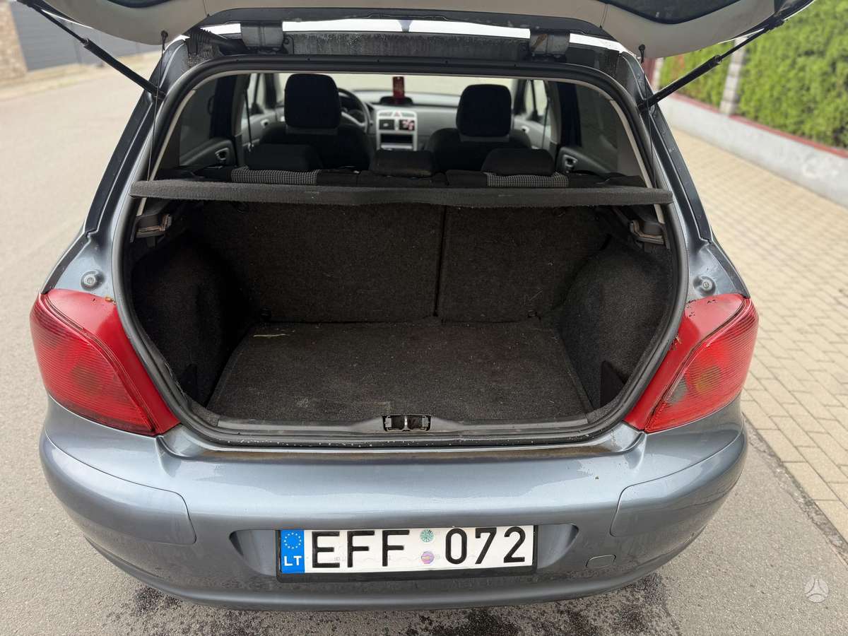 Peugeot 307, 1.4 l., Седан