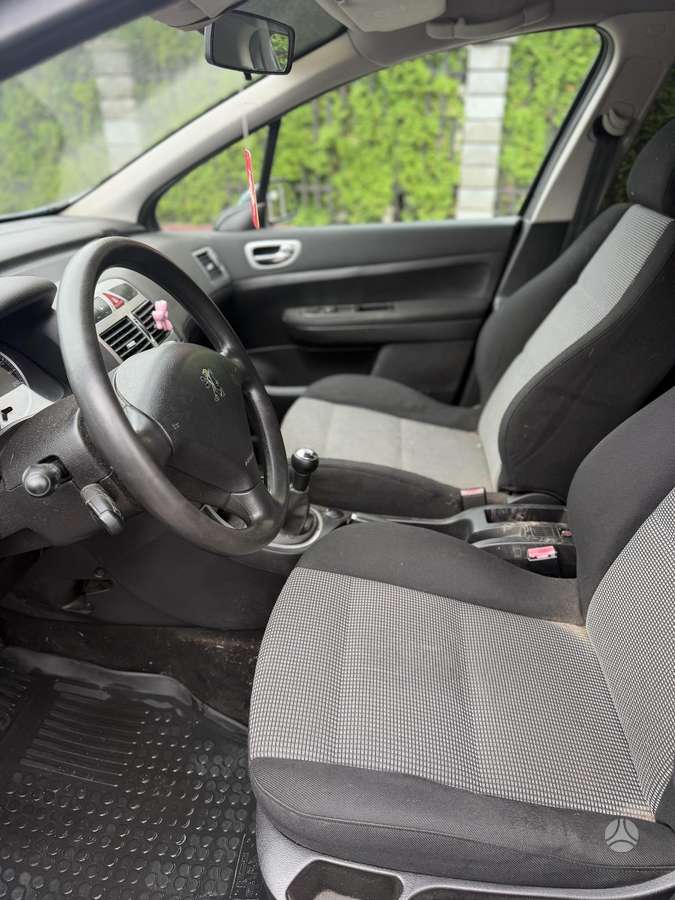 Peugeot 307, 1.4 l., Седан