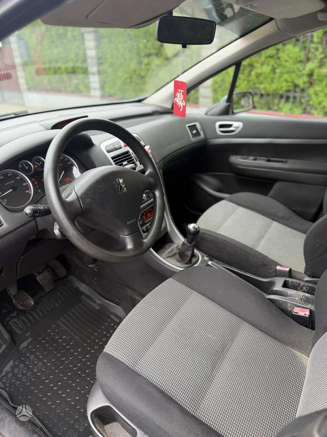 Peugeot 307, 1.4 l., Седан
