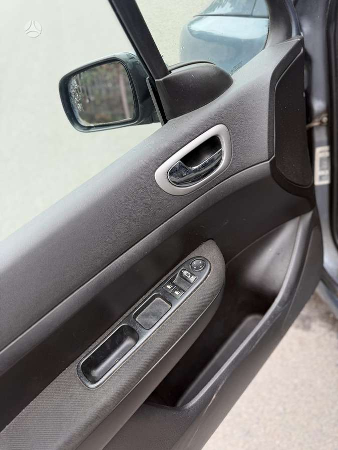 Peugeot 307, 1.4 l., Седан