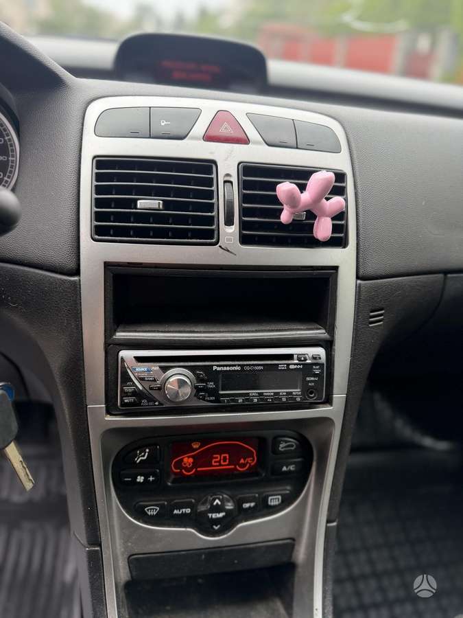 Peugeot 307, 1.4 l., Седан
