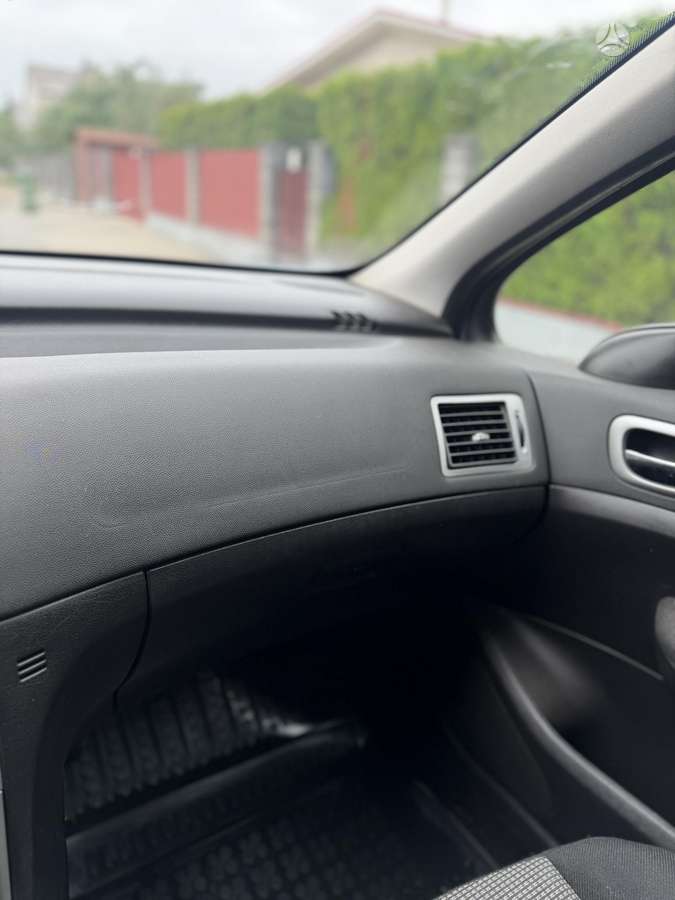 Peugeot 307, 1.4 l., Седан