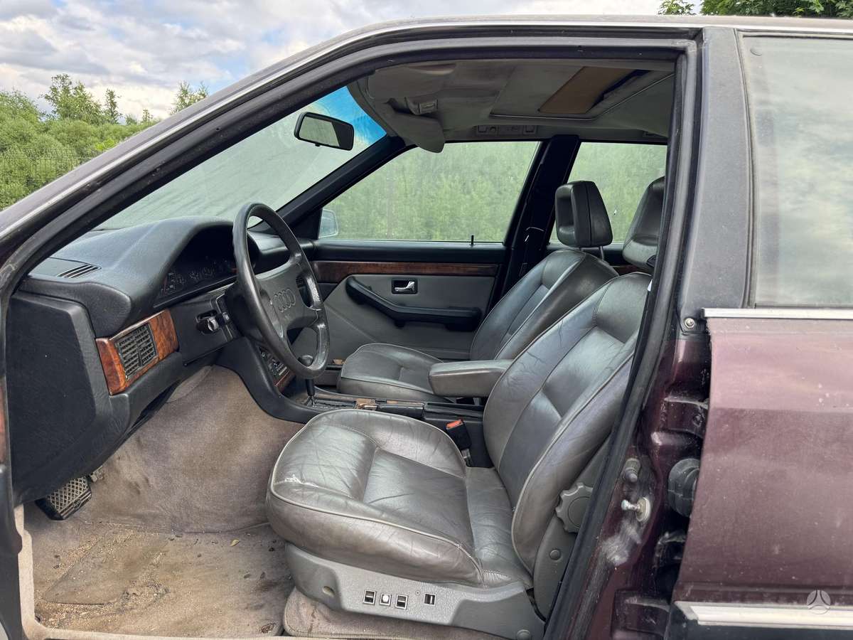 Audi V8, 3.6 l., Седан