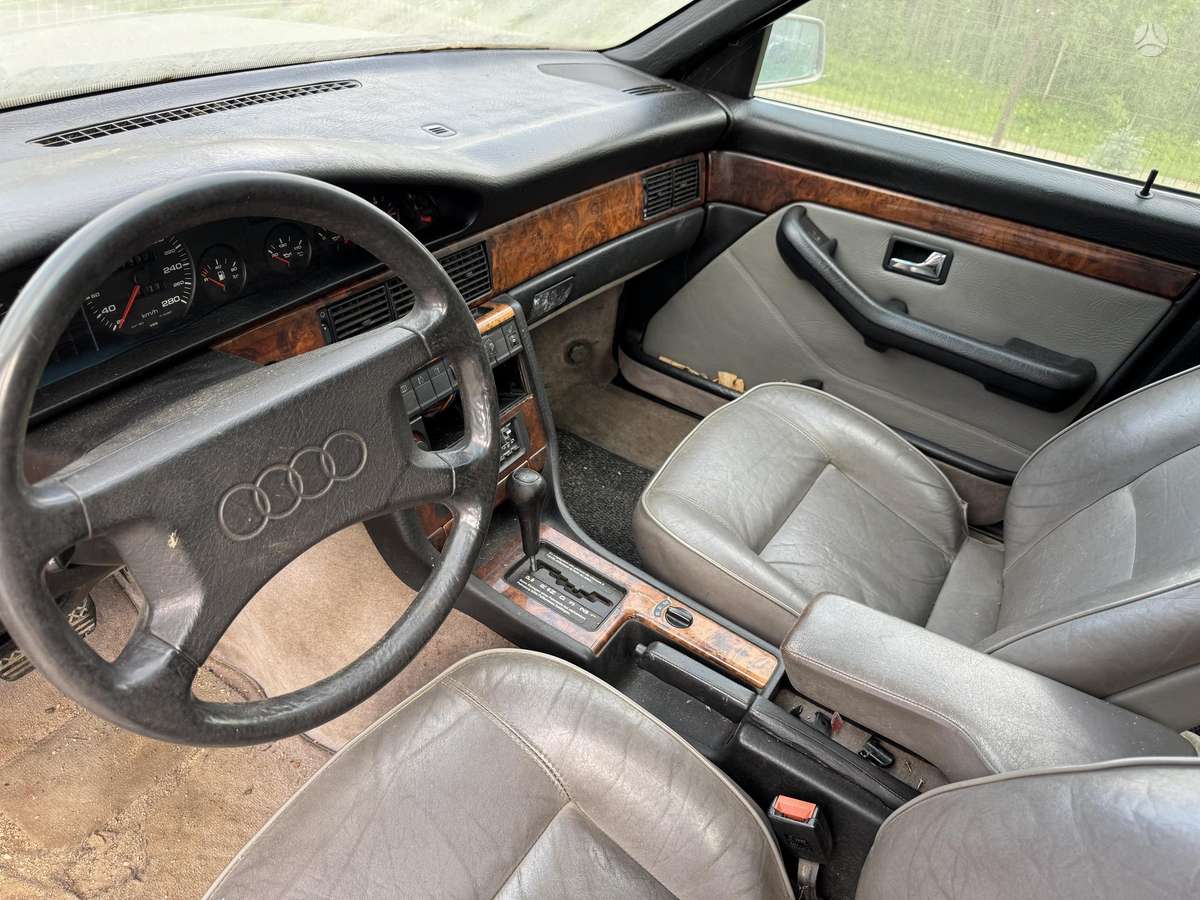 Audi V8, 3.6 l., Седан