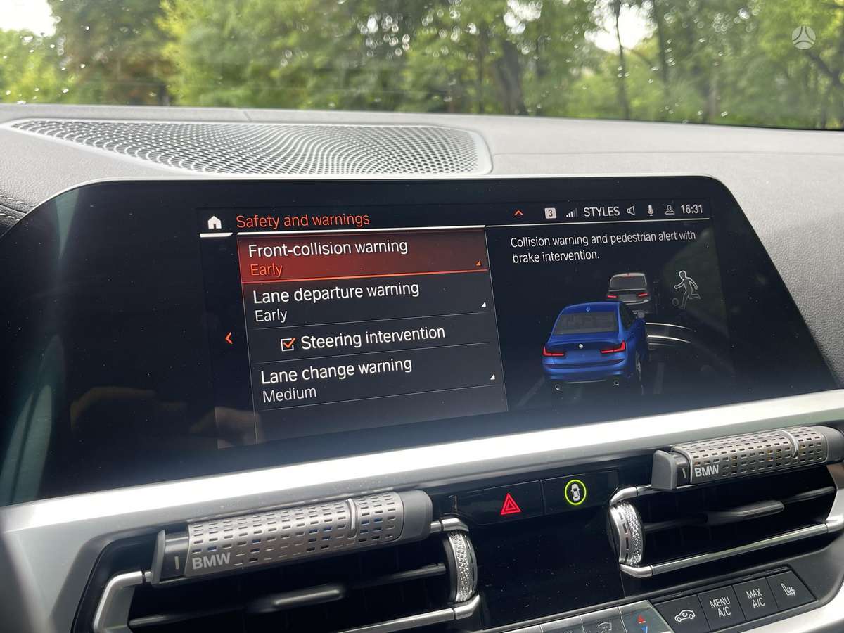 BMW 330, 2.0 l., Седан
