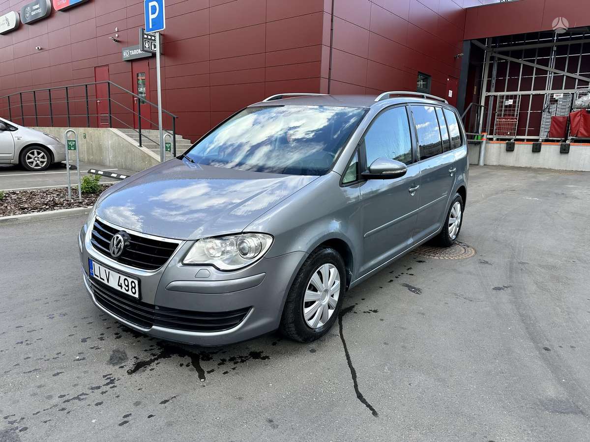 Volkswagen Touran - 1