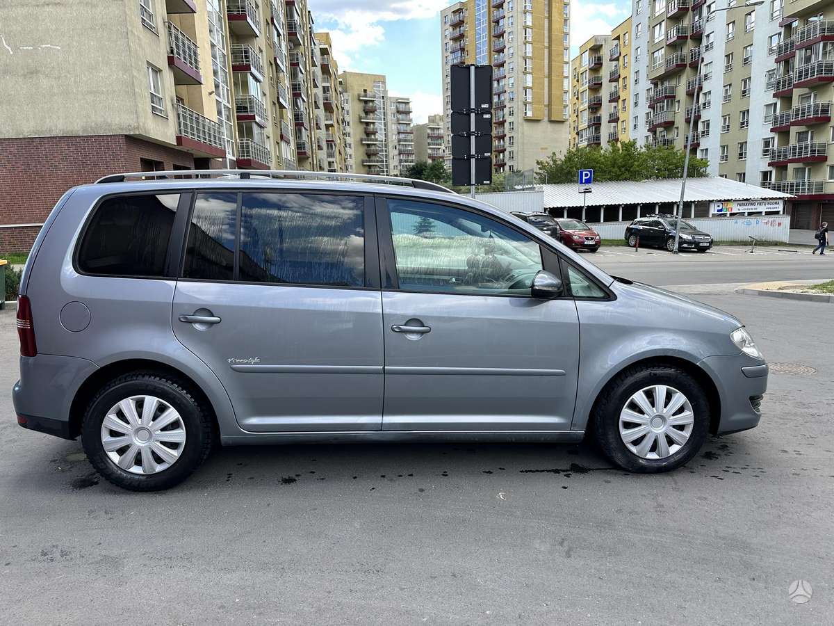 Volkswagen Touran - 4