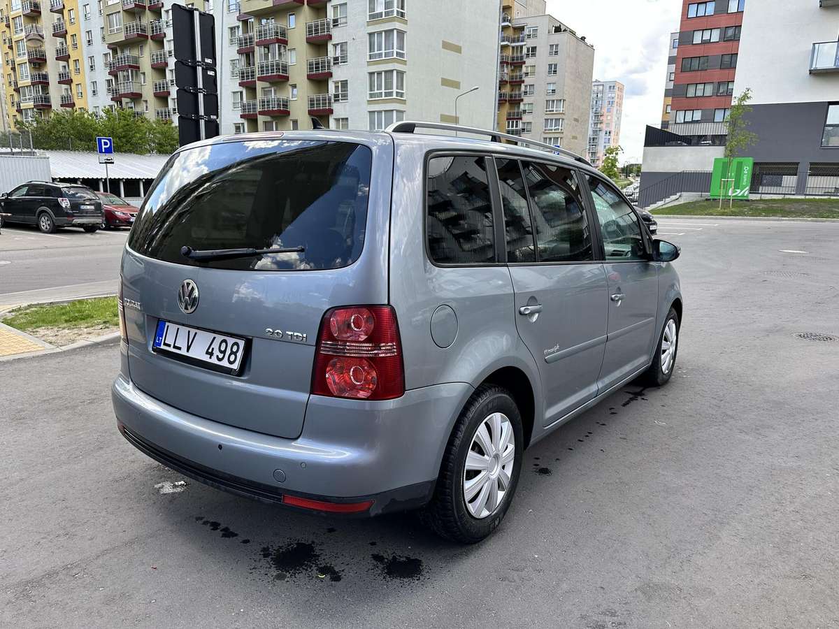Volkswagen Touran - 5