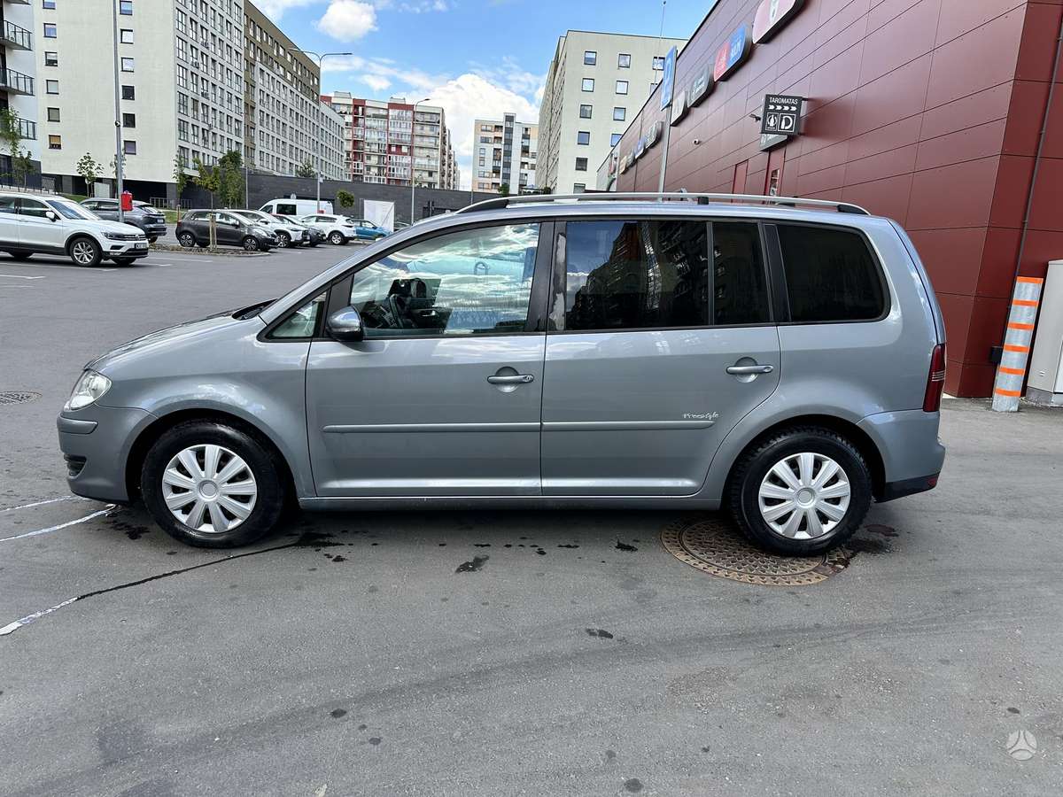 Volkswagen Touran - 8