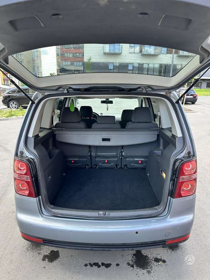 Volkswagen Touran - 9