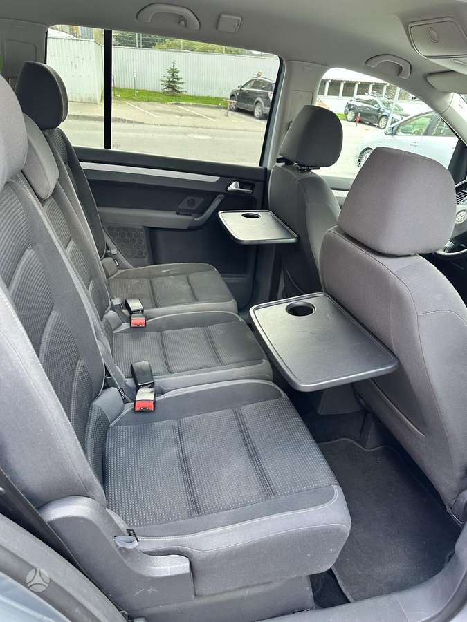 Volkswagen Touran - 10