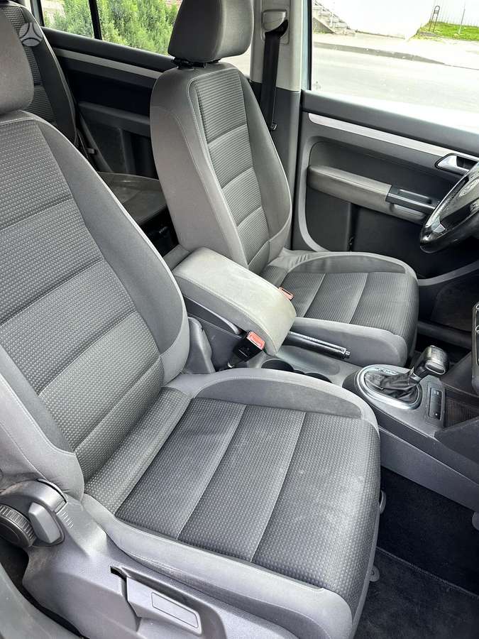 Volkswagen Touran - 12