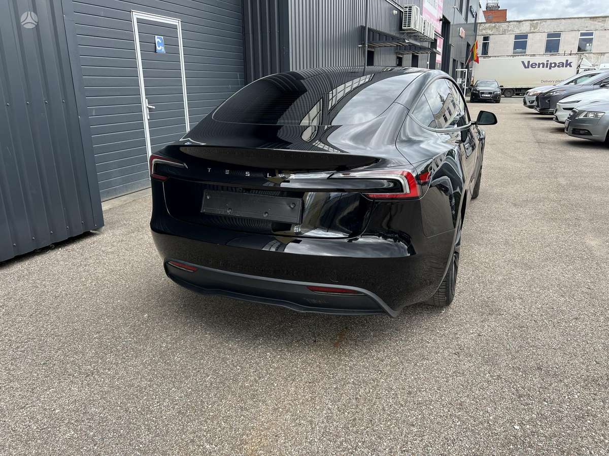 Tesla Model 3, 60 кВт·ч, Седан