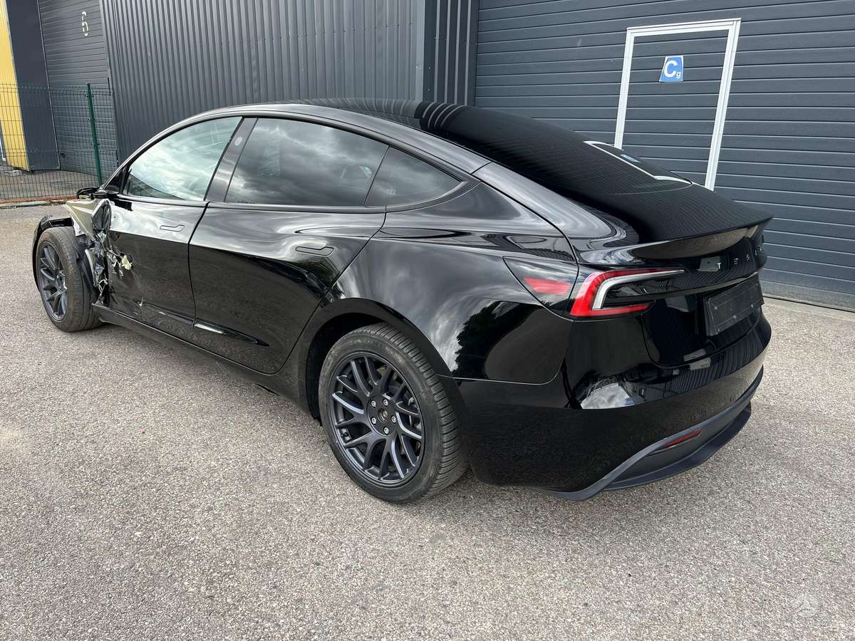 Tesla Model 3, 60 кВт·ч, Седан