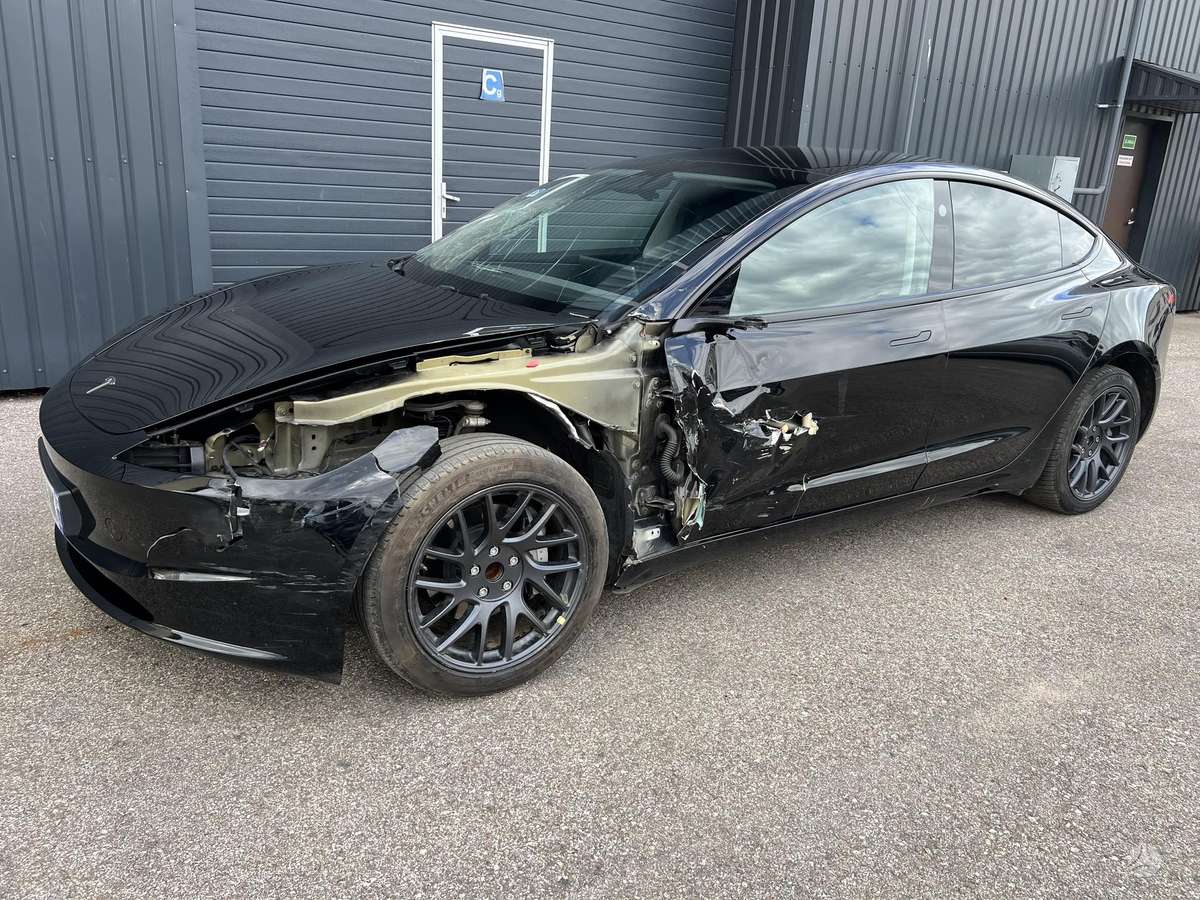 Tesla Model 3, 60 кВт·ч, Седан