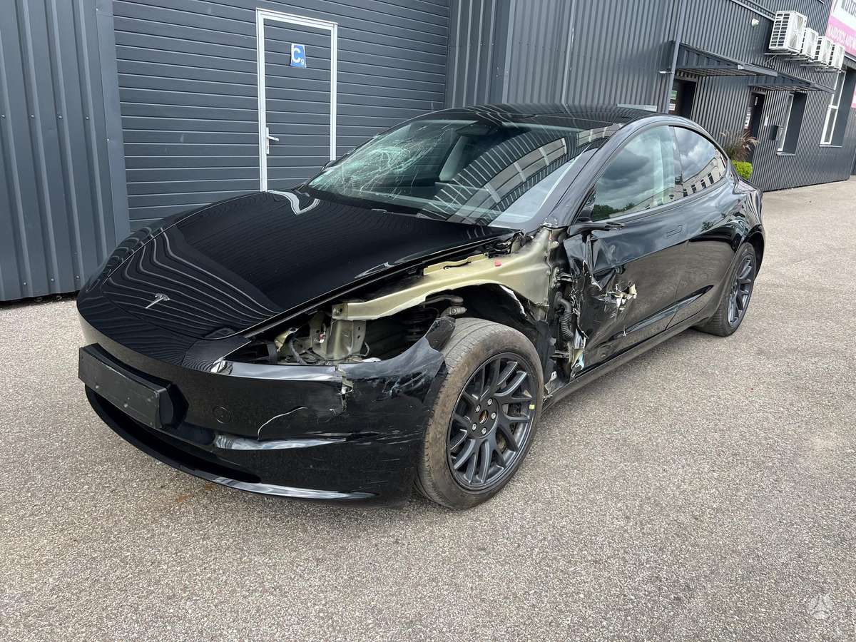 Tesla Model 3, 60 кВт·ч, Седан